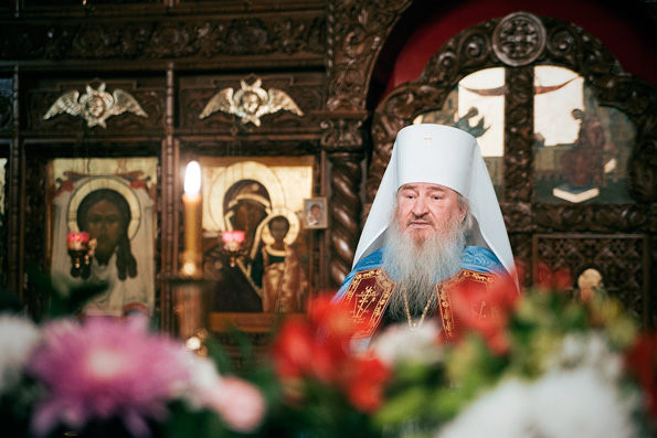 Митрополит Феофан совершил всенощное бдение в Свято-Успенском Зилантовом монастыре