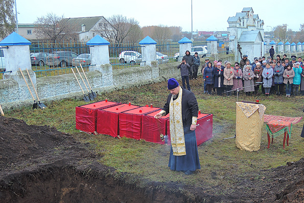 В храме села Старое Чурилино перезахоронили останки неизвестных