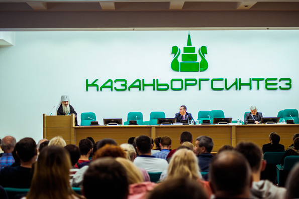 Состоялось общение митрополита Феофана с сотрудниками предприятия «Казаньоргсинтез»