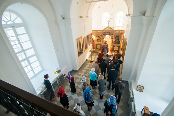 В Богоявленском соборе Казани состоялась молодежная Литургия