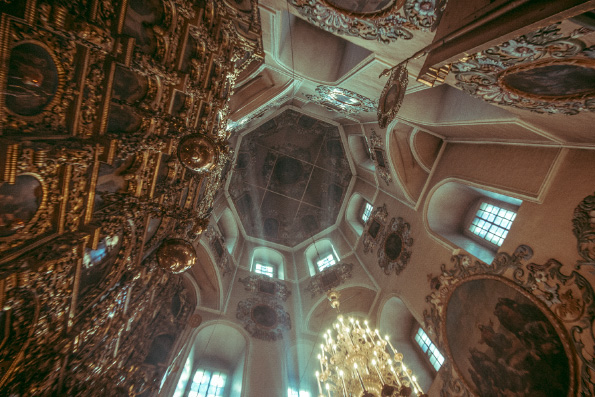 Митрополит Феофан совершил воскресное богослужение в Петропавловском соборе Казани