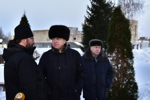 Мэр Набережных Челнов посетил приход Рождества Христова