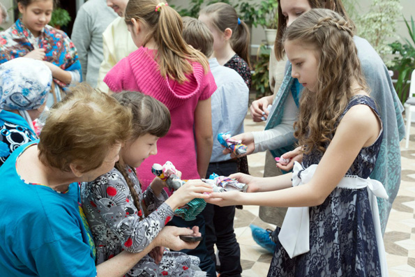 Учащиеся воскресной школы Никольского собора посетили казанский детский хоспис