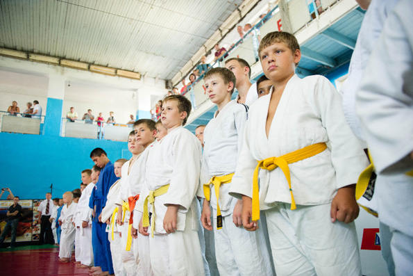 Священник благословил участников Рождественских соревнований