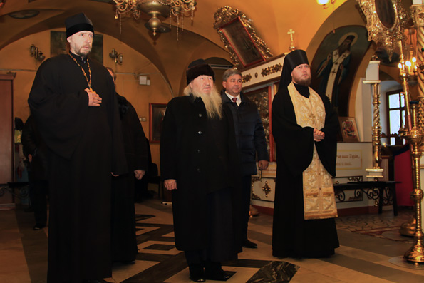 Митрополит Феофан в храме села Большие Кабаны