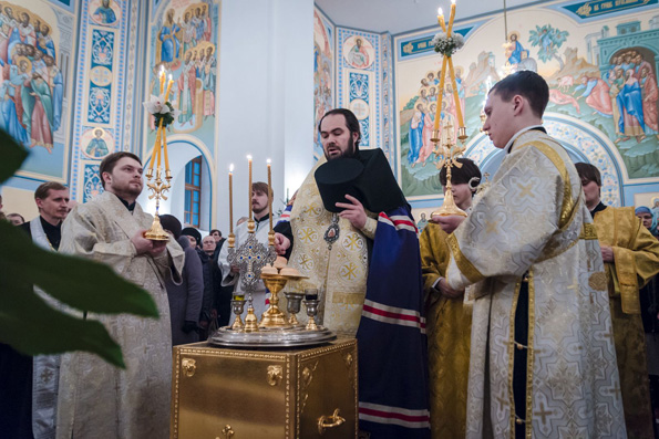 Епископ Мефодий совершил праздничные богослужения в день Рождества Христова