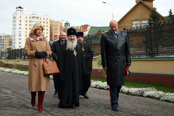 Митрополит Феофан приветствовал ректора ВГУЮ и представителя СК РФ в Духосошественском храме и гимназии свт. Гурия Казанского