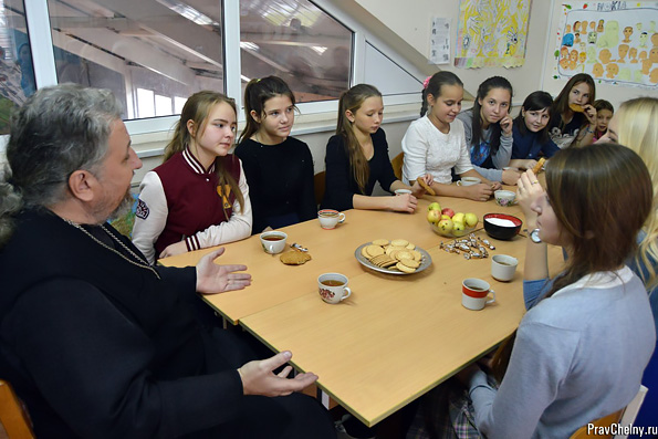 В набережночелнинском клубе юных спасателей «Спас» прошла встреча со священником