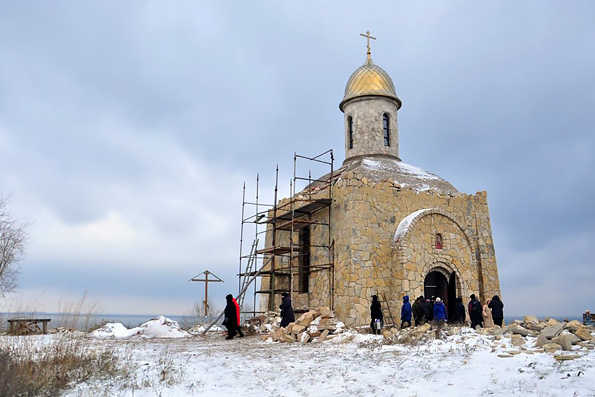 В строящемся храме села Икское Устье состоялся молебен