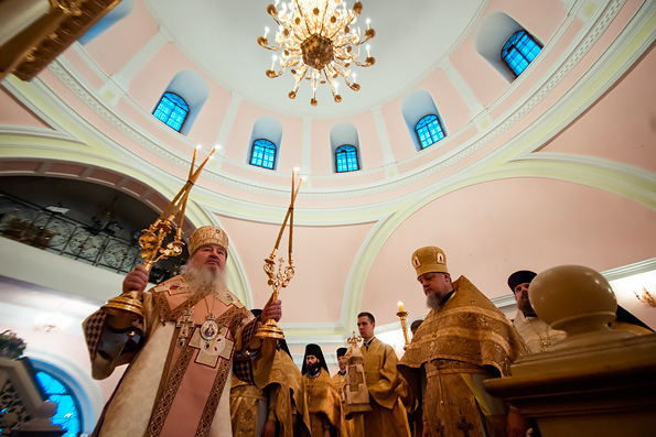 В день своей архиерейской хиротонии митрополит Феофан совершил Литургию в Богородицком монастыре Казани