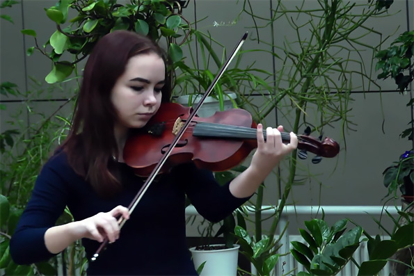 Прихожане Казанско-Богородицкой обители провели концерт в казанском детском хосписе