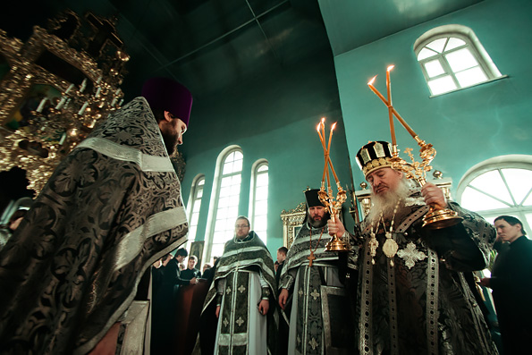 В среду первой седмицы Великого поста митрополит Феофан совершил Литургию Преждеосвященных Даров в храме Казанской семинарии