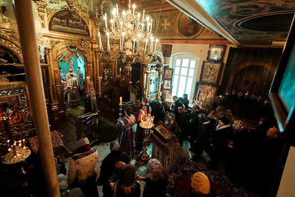 Митрополит Феофан возглавил престольный праздник храма Ярославских чудотворцев города Казани