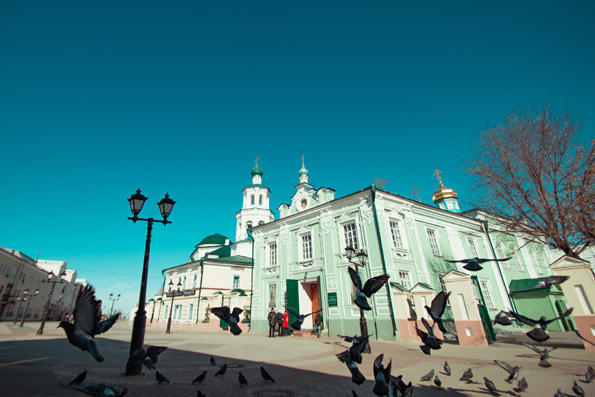 Митрополит Феофан возглавил Литургию в 70-ю годовщину возрождения Никольского собора Казани