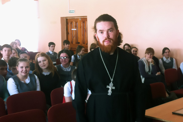 Священник провел беседу о здоровом образе жизни в Высокогорской средней школе