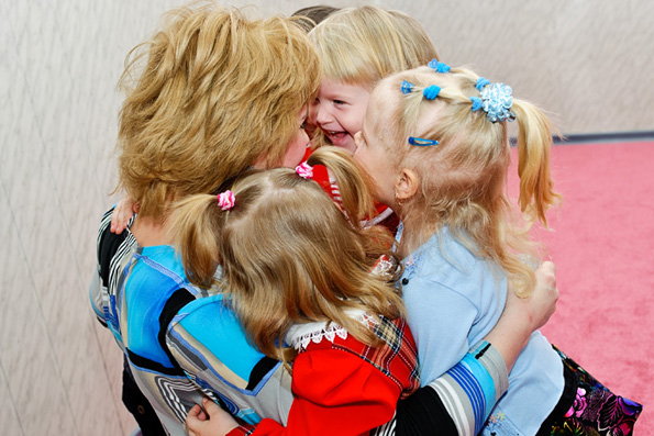 Дети научили нас обнимашкам
