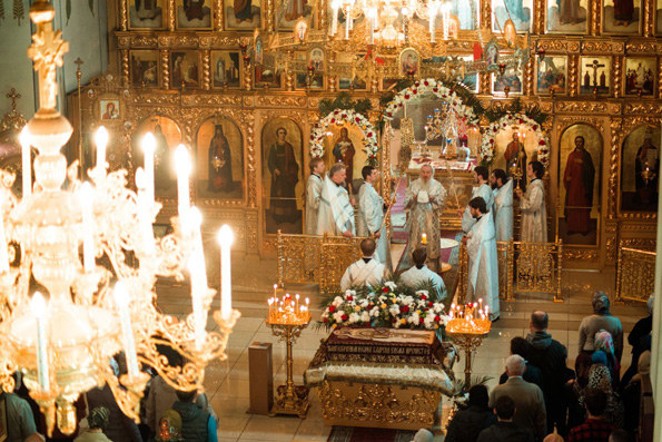 В Великую Субботу митрополит Феофан совершил Литургию на архиерейском подворье священномученика Кирилла Казанского