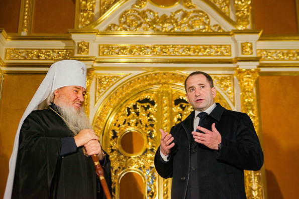 Поздравление Полномочного представителя Президента РФ в ПФО М. Бабича митрополиту Феофану с 40-летием иерейской хиротонии