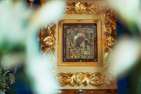 В канун праздника Похвалы Пресвятой Богородицы митрополит Феофан возглавил утреню в Крестовоздвиженском соборе Казани