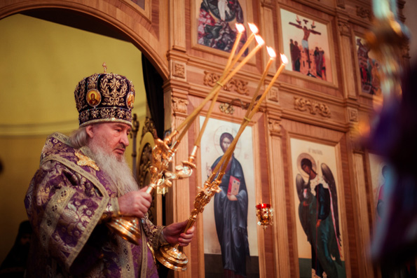 В канун Недели 4-й Великого поста митрополит Феофан совершил всенощное бдение в Богоявленском храме села Городище