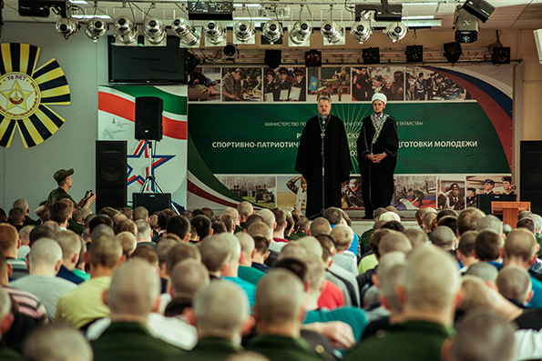 Священнослужитель Казанской епархии напутствовал татарстанских призывников на военную службу