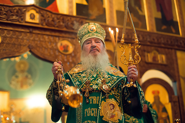 В престольный праздник храма прп. Сергия Радонежского состоялась архиерейская служба с сурдопереводом