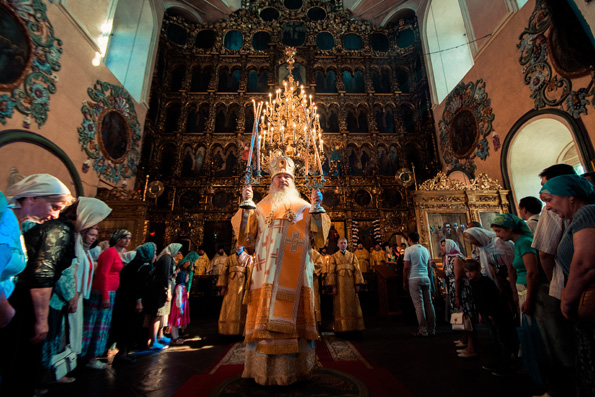 Митрополит Феофан возглавил престольный праздник Петропавловского собора Казани