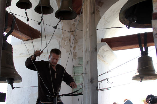 «И вновь в Елабуге звонят колокола…»