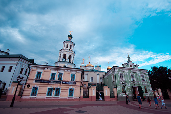 В канун праздника Преображения митрополит Феофан совершил всенощное бдение в Никольском соборе Казани