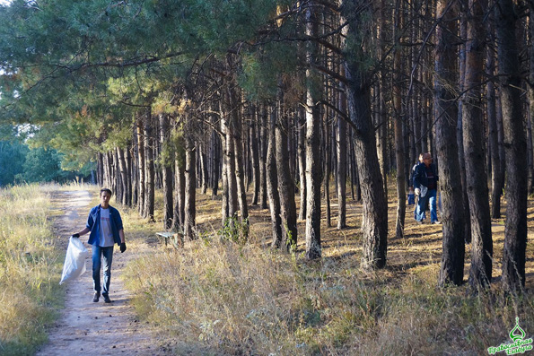 Православная молодежь Елабуги провела акцию по очистке городского парка от мусора