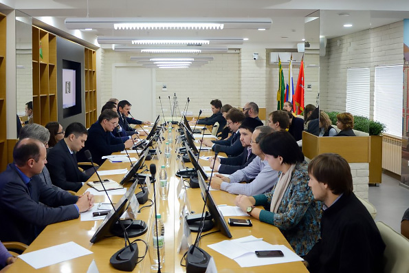 Представители Казанской духовной семинарии приняли участие в круглом столе, посвященном Международному дню мира