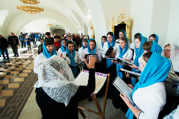 В Духосошественском храме Казани состоялась молодежная Литургия