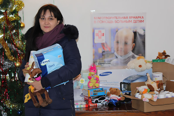 Подарки, купленные на средства от рождественской благотворительной ярмарки, переданы казанскому хоспису