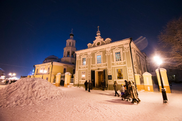 В канун праздника Рождества Христова митрополит Феофан совершил всенощное бдение в Никольском соборе Казани