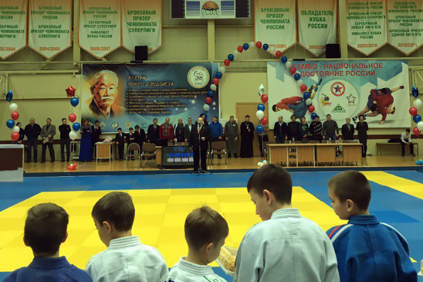 Священник благословил участников Рождественского турнира по самбо и дзюдо в Васильево