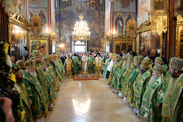 В день памяти преподобного Сергия Радонежского Предстоятель Русской Церкви совершил Литургию в Успенском соборе Троице-Сергиевой лавры