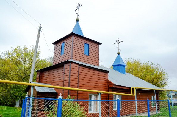 Духовенство двух благочиний совершило в Никольком храме села Поспелово праздничное богослужение