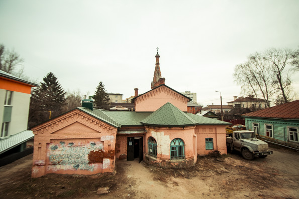 На казанский храм-часовню великомученика Пантелеимона установили крест