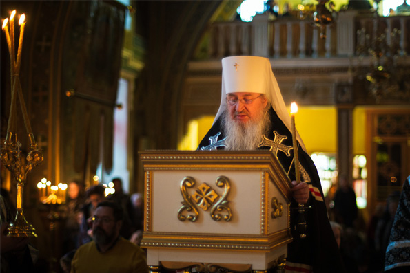 В среду первой седмицы Великого поста митрополит Феофан совершил повечерие с чтением Покаянного канона прп. Андрея Критского в Никольском соборе