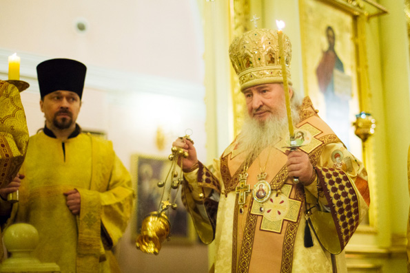 В канун Недели Торжества Православия митрополит Феофан совершил всенощное бдение в Казанско-Богородицком монастыре