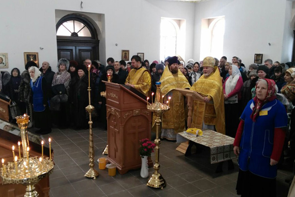 В храме Георгия Победоносца города Елабуги прошло первое богослужение