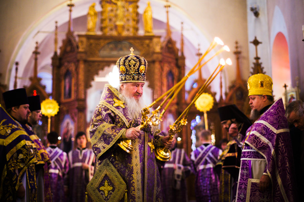В день памяти священномученика Гермогена митрополит Феофан совершил Литургию в храме Рождества Богородицы села Высокая Гора
