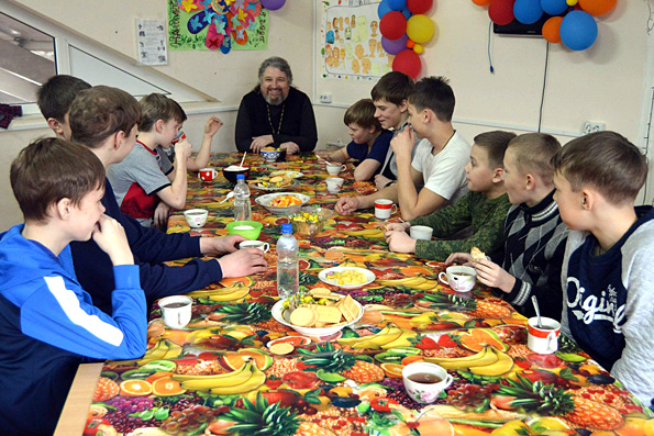 Священник рассказал воспитанникам челнинского клуба юных спасателей, каким должен быть православный мужчина