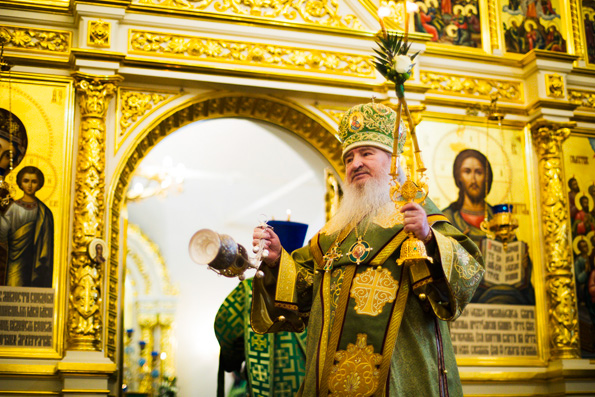 В праздник Входа Господня в Иерусалим митрополит Феофан совершил Литургию в Духосошественском храме Казани