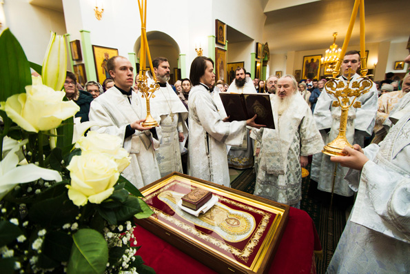 В Великую Субботу митрополит Феофан совершил Литургию в казанском храме преподобного Серафима Саровского