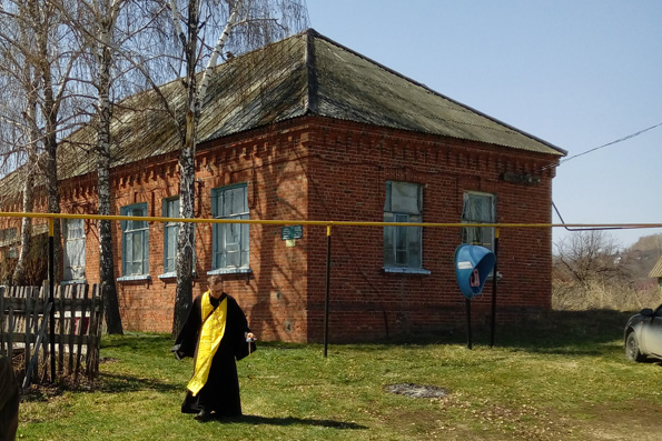 В возрождаемом приходе села Ташевка совершено первое богослужение
