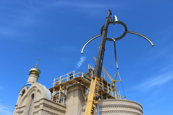 В Набережных Челнах на строящемся храме установлен каркас центрального свода