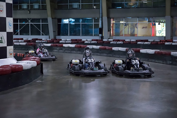 Казанская православная гимназия отметила День семьи поездкой в картинг-центр