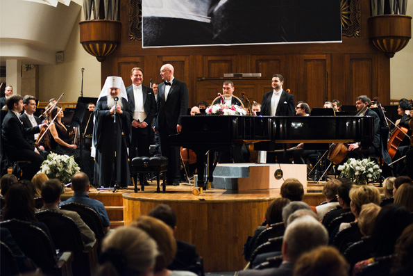 Митрополит Феофан посетил концерт VII Международного фестиваля «Белая сирень»