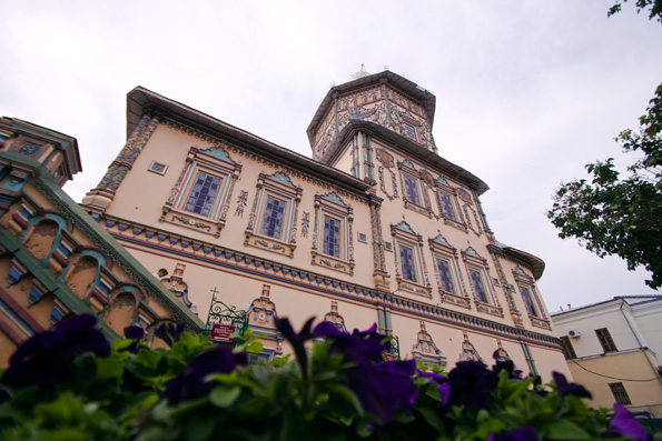 В канун Недели 4-й по Пятидесятнице митрополит Феофан совершил всенощное бдение в Петропавловском соборе Казани